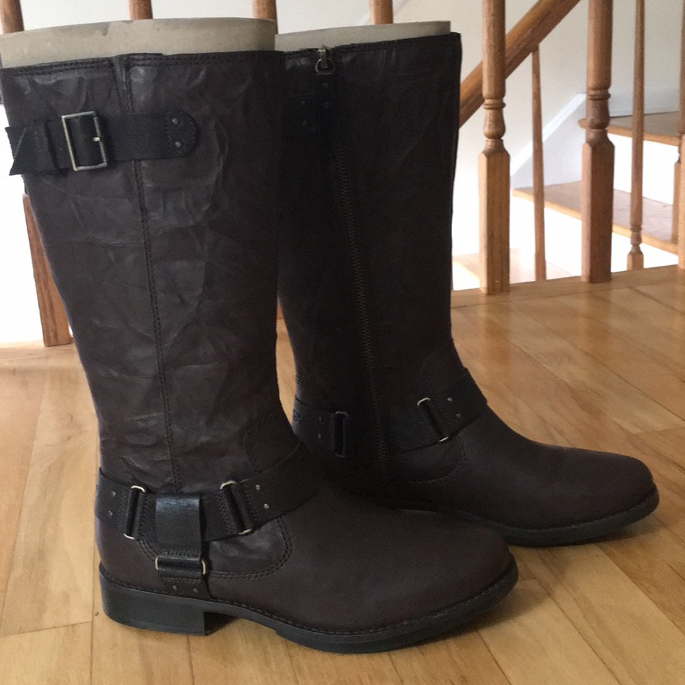 NWT UGG women’s Damien leather brown boot